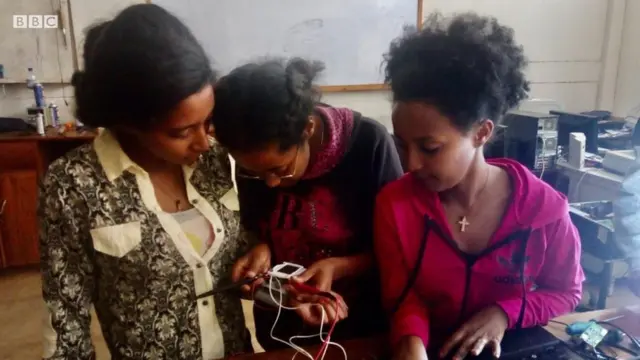 Shamarran Daraartuu waliin meeshaa kalaqan qabatanii