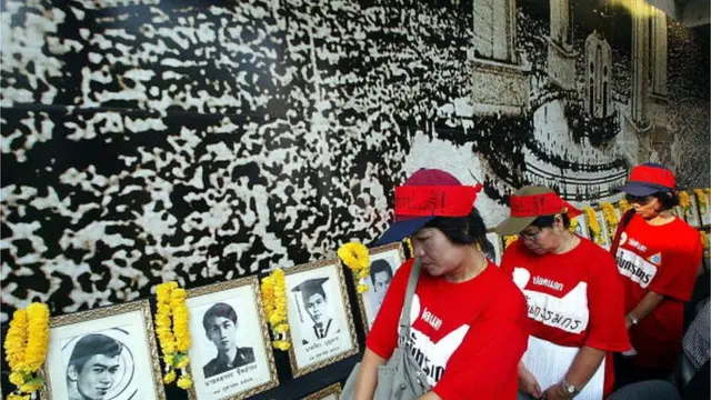 เหตุการณ์ "14 ตุลา" หรือวันมหาวิปโยค ถือเป็นเหตุการณ์ประวัติศาสตร์ที่นักศึกษาและประชาชนได้ลุกฮือ เพื่อเรียกร้องรัฐธรรมนูญจากรัฐบาลจอมพลถนอม กิตติขจร นำไปสู่คำสั่งใช้กำลังเข้าปราบปราม จนมีผู้เสียชีวิตและบาดเจ็บจำนวนมาก สุดท้ายรัฐบาลเผด็จการต้องลาออกจากตำแหน่ง