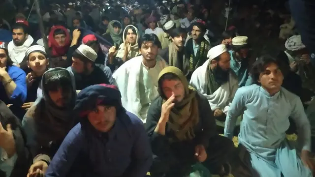 اس واقعے کے بعد سے علاقے میں سوگ ہیں۔ چاروں لڑکوں کی لاشیں جانی خیل میں قلعے کے سامنے رکھ کر دھرنا دیا جا رہا ہے۔ آج بنوں انتظامیہ سے مظاہرین کے مذاکرات ہوئے ہیں لیکن اب تک اس کا فیصلہ نہیں ہوا کہ دھرنا جاری رہے گا یا دھرنا ختم کر دیا جائے گا۔ ان چاروں لڑکوں کے رشتہ دار، اہل علاقہ اور قریبی علاقے کے لوگ بھی دھرنے میں شامل ہو گئے ہیں۔