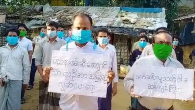 စစ်ဆန့်ကျင်ရေး ဆန္ဒပြလို့ ဖမ်းခံထားရတဲ့ ရခိုင် ကျောင်းသားတွေ အတွက် ဘင်္ဂလားဒေ့ရှ်က ဒုက္ခသည် စခန်းမှာ ဆန္ဒထုတ်ဖော်ခဲ့။