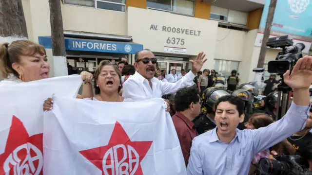 ગ્રેશિયાના આત્મહત્યાના પ્રયાસ બાદ હોસ્પિટલ બહાર એકઠા થયેલા સમર્થકો