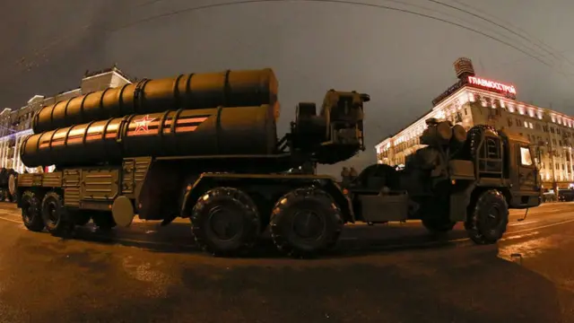 Gantaalka S-400 oo gaari saaran