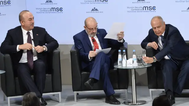 حرب كلامية بين أوغلو وأبو الغيط