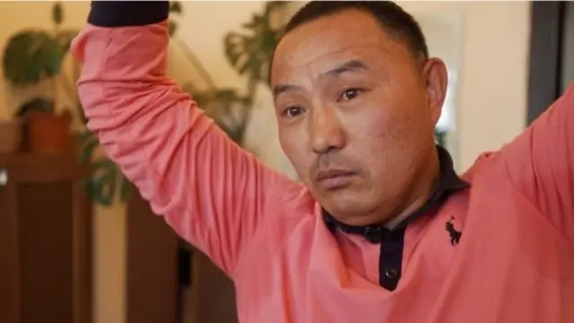 Orynbek Koksybek mengatakan dirinya dijebloskan ke sebuah lubang.