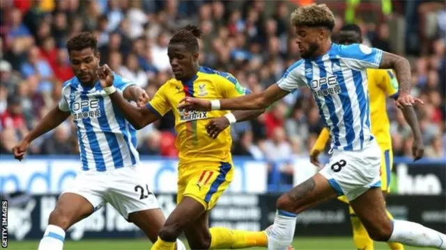 L'Ivoirien Wilfried Zaha a donné la victoire à Crystal Palace, face à Huddersfield.