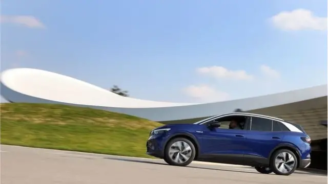 독일 '폭스바겐'은 업무 종료 시 업무용 메일 기능이 중지되며, 휴가 중 오는 메일은 발신자에게 '수신자가 부재중'이라는 내용과 함께 대체자 연락처가 전달된다