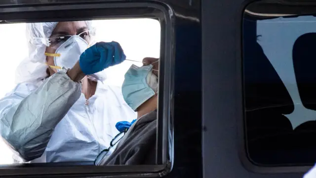 Un test de coronavirus en Los Ángeles