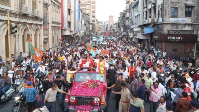 અમદાવાદમાં સી આર પાટીલની રેલીમાં જામેલી ભીડ