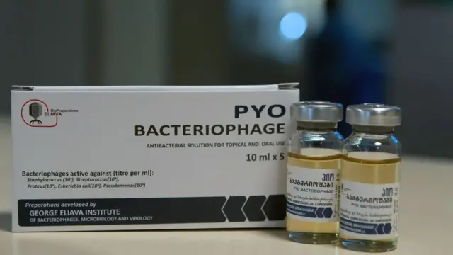Medicamento y ampolla con bacteriófagos.