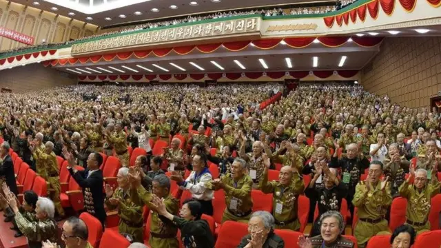 Ichki kiyimida chokkalab otirish