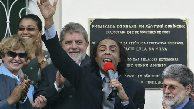 Marisa Letícia, Lula, Gilberto Gil e Celso Amorim na inauguraçãosite de probabilidadesembaixada brasileirasite de probabilidadesSão Tomé e Príncipe