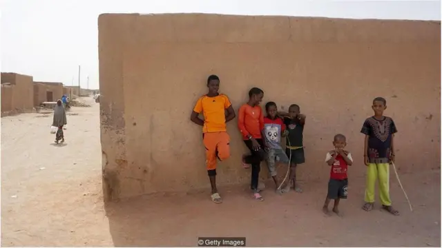 दुनिया में अब पोते-पोतियों से ज़्यादा दादा-दादी क्यों हैं