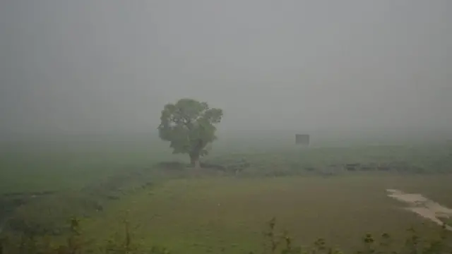প্রচণ্ড ঠাণ্ডার সঙ্গে অনেক এলাকায় বয়ে যাচ্ছে কনকনে হাওয়া