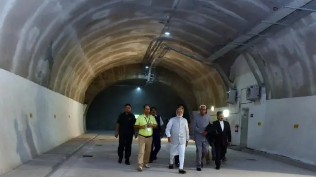 नरेंद्र मोदी