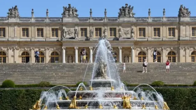 மின்சாரம் இல்லாமல் இயங்கும் நீரூற்றுகள்