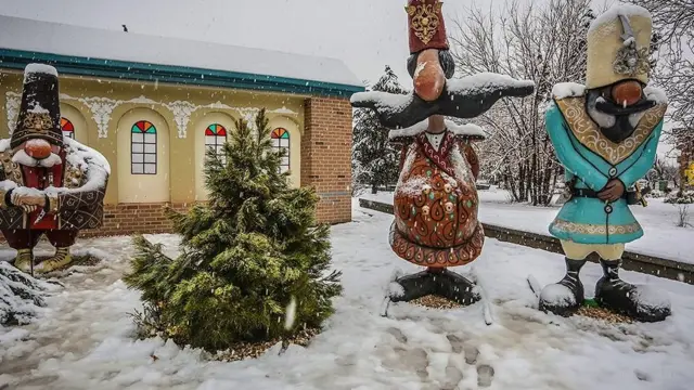 همدان سیمه بیا ژلۍ پوښلې ده