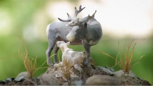 Уста Халил Момуновдун мүйүздөн жасаган кол эмгеги