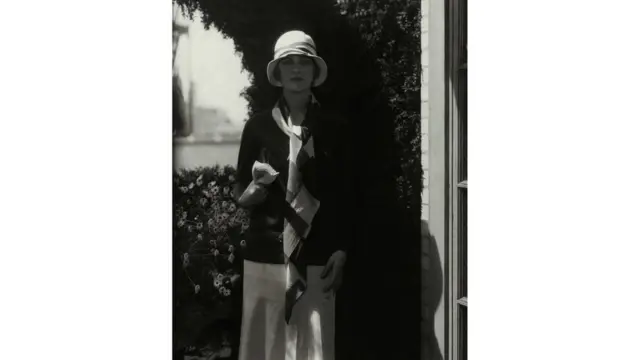 Фотограф і журналістка Лі Міллер у костюмі від Шанель