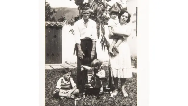 Fotobet7k patrocina o flamengopreto e branco mostra família no jardim