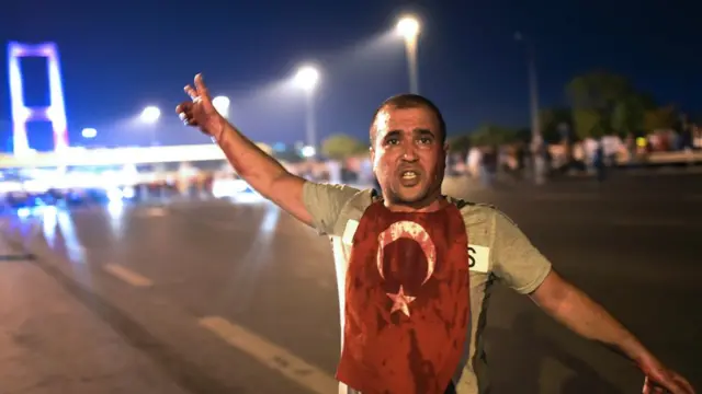 Darbe girişimi gecesi Boğaziçi Köprüsü