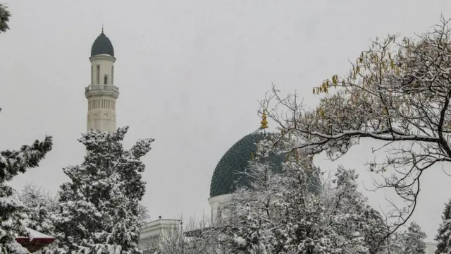 Ўзбекистон. Қиш. Масжид