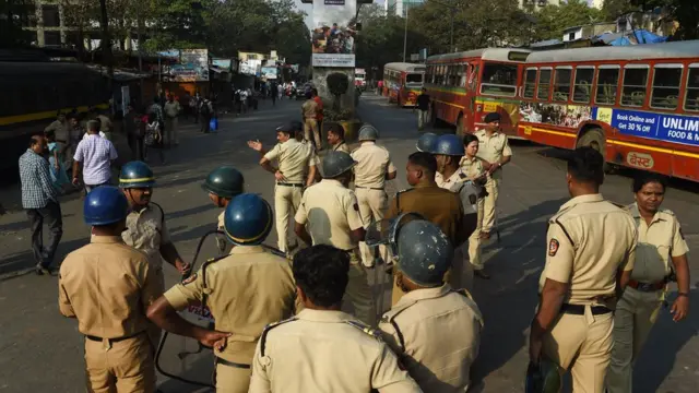 অবৈধ বাংলাদেশী ধরতে মুম্বাইতে পুলিশের নজরদারী বেড়েছে