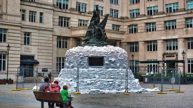 Памʼятник Нельсону у Ліверпулі