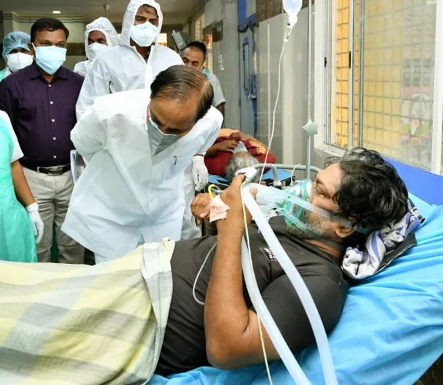 తెలంగాణ ముఖ్యమంత్రి కె.చంద్రశేఖర్ రావు బుధవారం గాంధీ హాస్పిటల్‌ను సందర్శించారు.