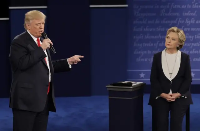 Trump y Hillary, en su segundo debate cara a cara.