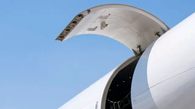 Porta de avião aberta