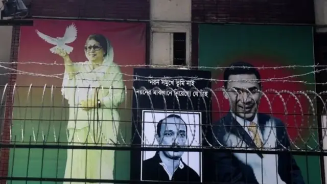 ঢাকায় বিএনপির সদর দফতরের সামনে পোস্টার (ফাইল ছবি)