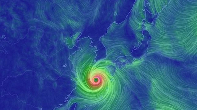 2일 오전 현재 마이삭이 서귀포 남쪽 부근 해상에서 시속 22㎞의 속도로 북진인 모습