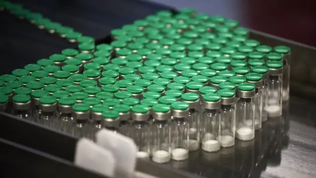 Vials wey get vaccine inside