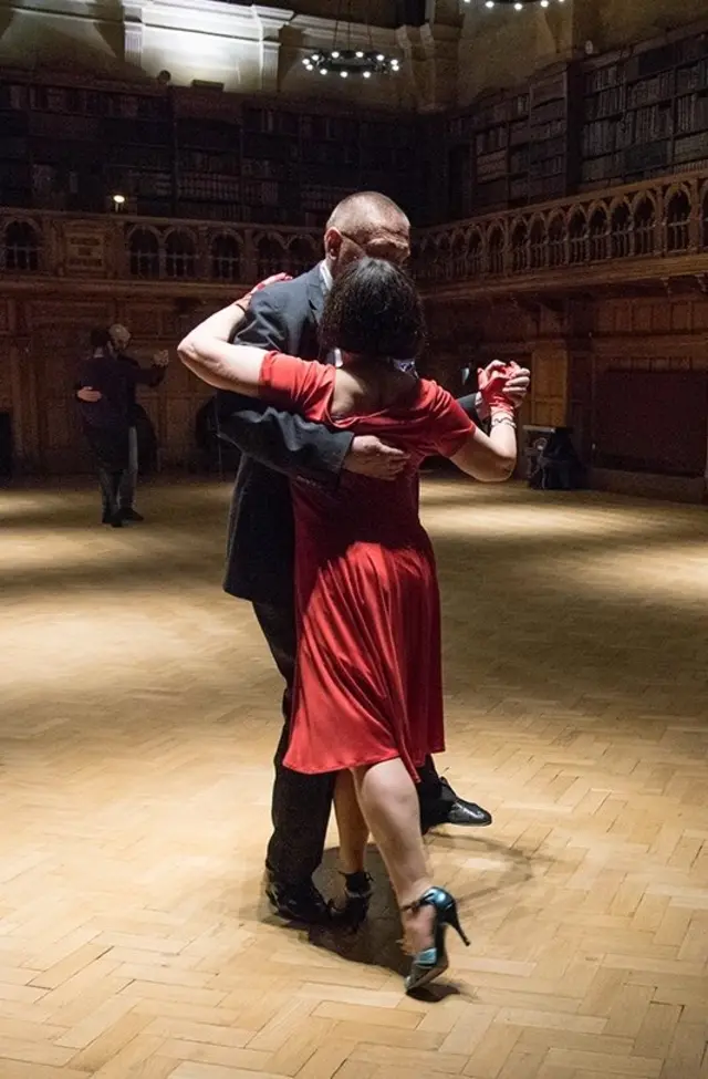 Ми з чоловіком "прописали" собі танго років 18 років тому, і це була мудра інвестиція у здоров`я і психологічний добробут, хоча тоді ми про це й гадки не мали