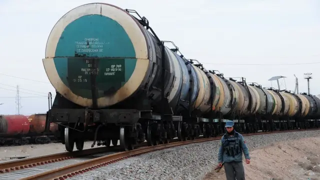 Железнодорожные пути в Хайратоне