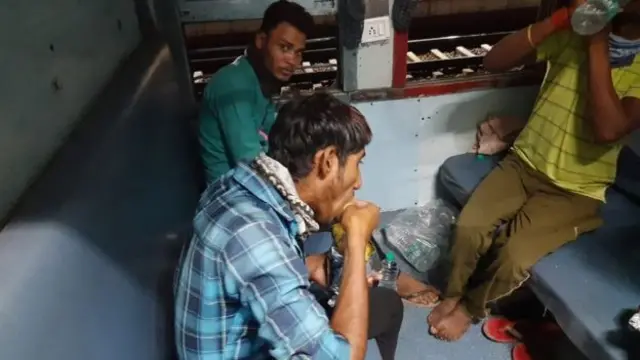 ရုတ်တရက်လော့ဒေါင်းလုပ်လိုက်တဲ့အခါ နယ်ကအလုပ်သမားတွေ မပြန်နိုင်ကြဘဲ ပိတ်မိနေခဲ့