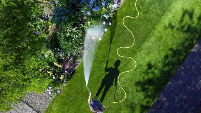 السعادة قد لا تكون حالة نفسية، بل محصلة لأنشطتنا وعاداتنا