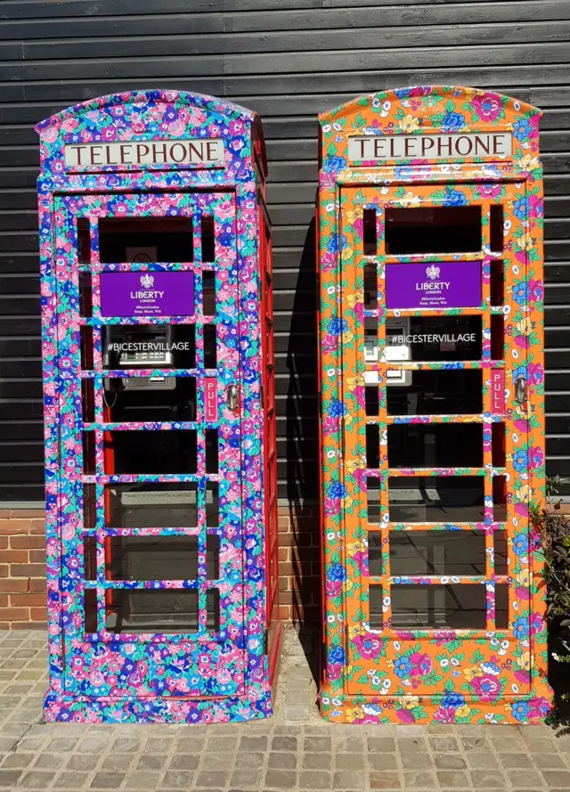 ตู้โทรศัพท์สาธารณะ