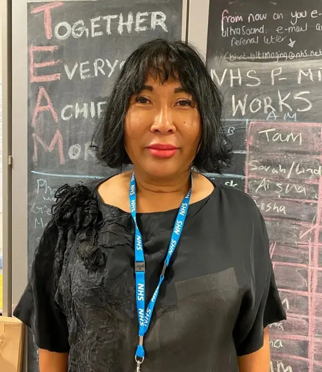 Камила Камарудин води листу властитих трансродних пацијената како би осигурала да добију преглед који им је потребан