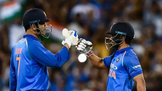 धोनी और केदार जाधव