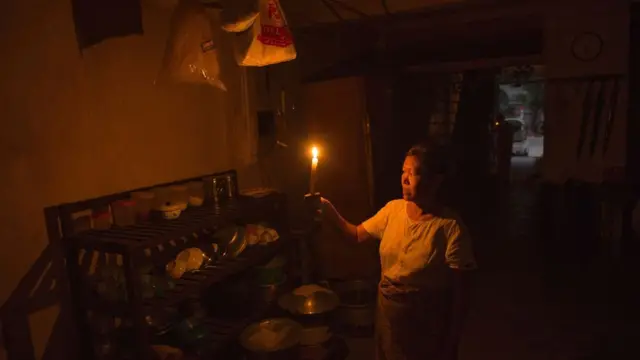 ဖေဖော်ဝါရီလကစပြီး တစ်ရက်ကို ၆ နာရီလောက်ပဲ လျှပ်စစ်မီးရကြ