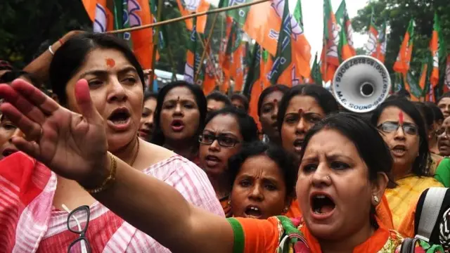 कोलकाता में प्रदर्शन करते बीजेपी कार्यकर्ता