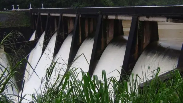 பிரதான நீர் நிலைகளில் நீர் நிரம்பி பாய்ந்தோடுகின்றன