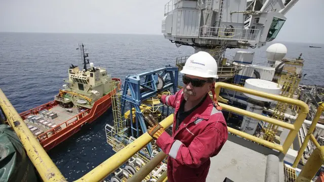 Plataforma marítima na costa da Louisiana.