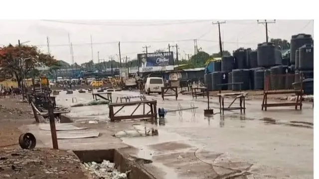 Nigerians Navy block road for Uga Junction Onitsha head bridge, Anambra state