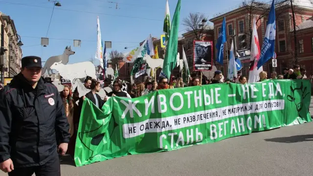 Колонна веганов