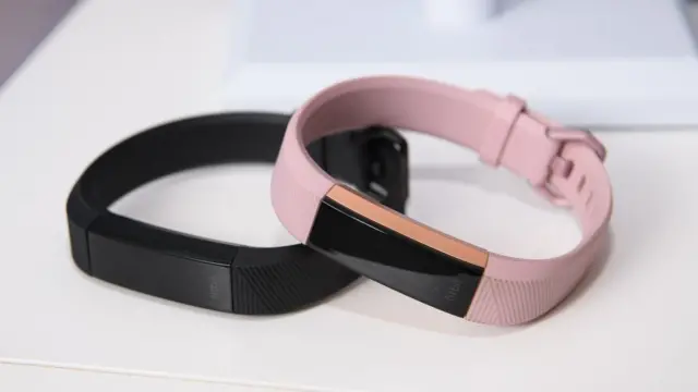 Un par de pulseras Fitbit