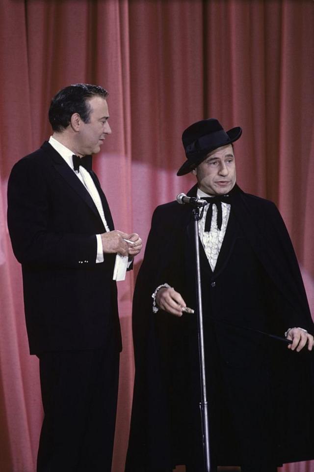 Карл Райнер и Мел Брукс (справа) в комедии "Двухтысячелетний человек". 1967 г.