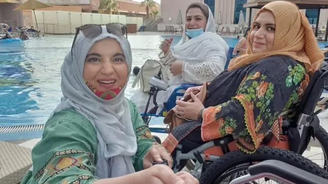 Instagram: @itanzilakhan