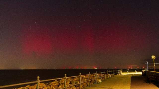 Pemandangan Langka: Aurora Borealis Terlihat Di Seluruh Inggris - BBC ...